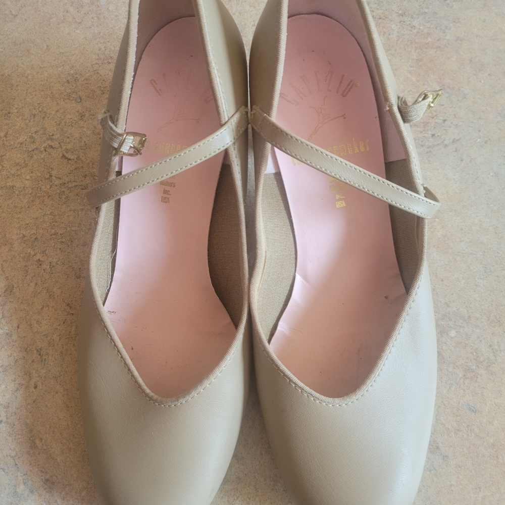 Capezio Women's Tan Heeled Tap Shoes